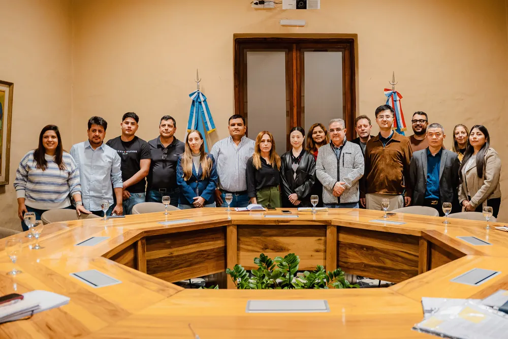El Gobernador dialogó con proveedores mineros de Tinogasta (1)