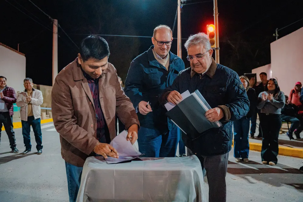 Raúl inauguró pavimentación urbana en Fiambalá y se acordó la construcción de una bicisenda (1)
